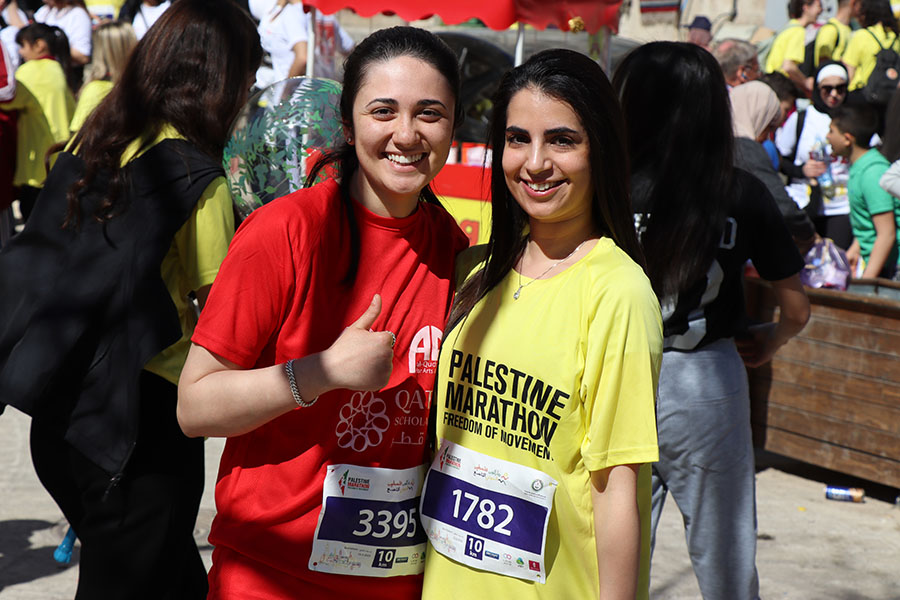 2 female students participating the Palestine Marathon.