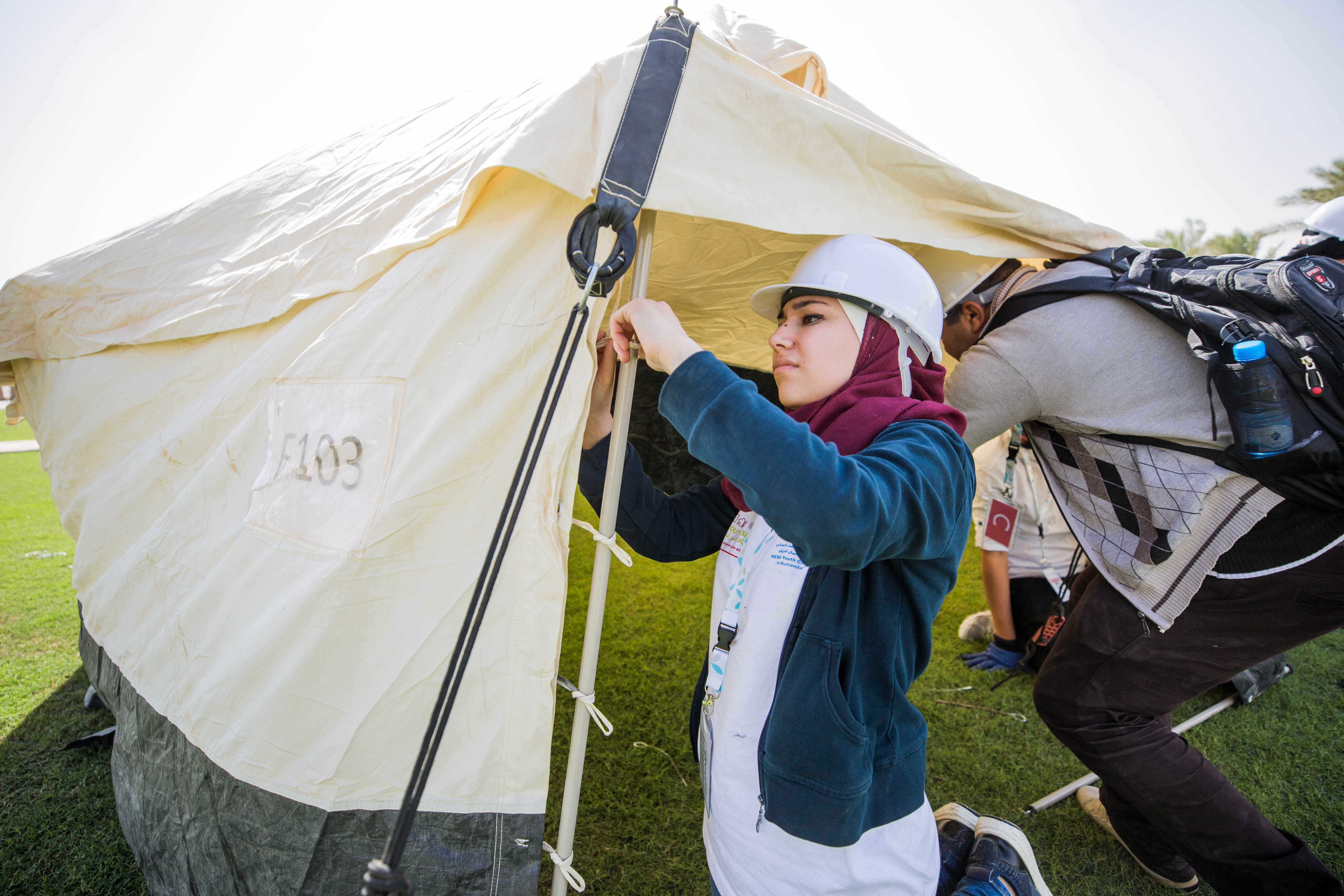 MYCHA Participant builds tent similar to those used in refugee camps.  © EAA